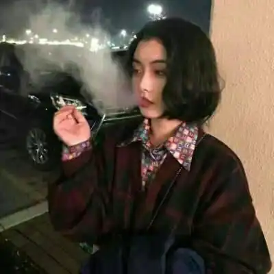  女生抽烟头像女生夹烟好看手势图片