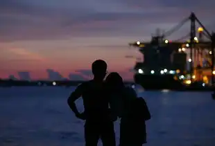  夕阳下的浪漫