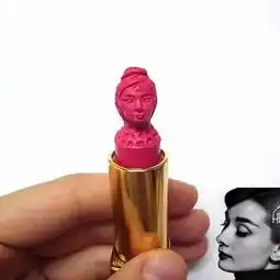  为给女朋友惊喜,男生竟对5000块钱的口红做了这种事