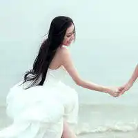  跪求情侣头像一男一女一左一右的那种要唯美的要婚纱礼服的那种qq的哪位能给
