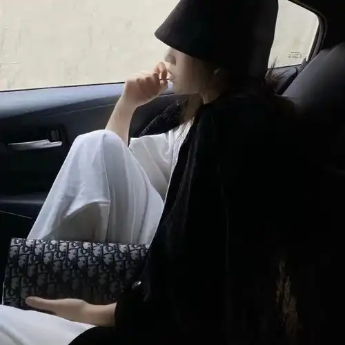 禁欲冷淡风头像黑色系