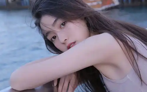  治愈系美女性感写真,夏日治愈吊带,点击图片链接获取fuli内容肖像
