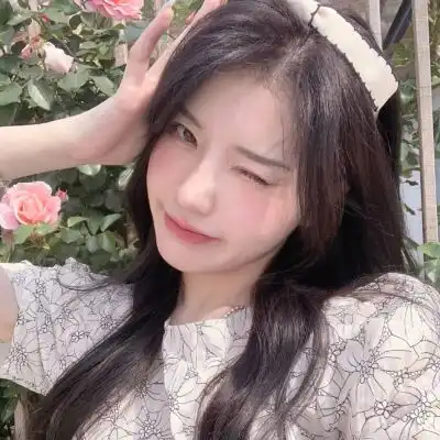  微信女头简约干净又气质,女头简单大方淡雅
