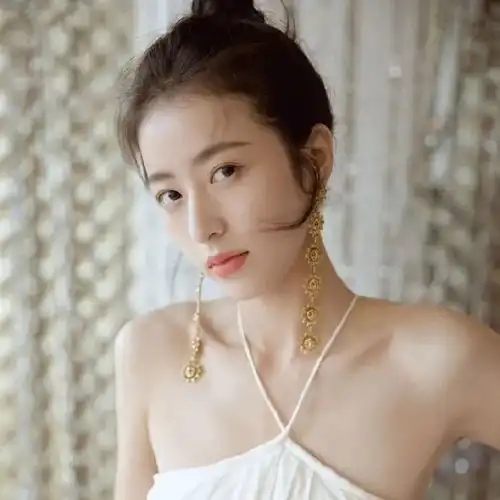  送周雨彤爸爸出道有颜值这么高的爸爸,女儿能不好看吗