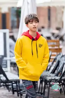  组图厨系少年王俊凯活力上线红黄卫衣被调侃像番茄炒蛋