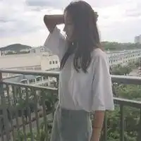 甜美系女头像侧脸头像
