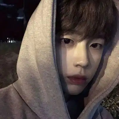  男生头像可爱呆萌真人碎了一地的爱情专一