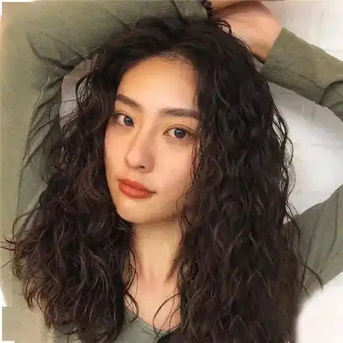 港风泡面头发型小卷烫卷女人味十足 港风泡面头发型小卷烫卷女人味十足