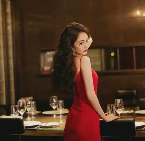 有种整容叫年底烫头这3种卷发时髦显脸小,新年美出新高度 有种整容叫年底烫头这3种卷发时髦显脸小,新年美出新高度