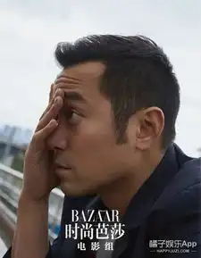  台北偶遇张孝全,文艺男神的花衬衫和机车服