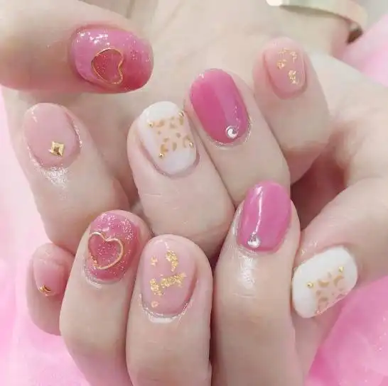  blingbling的少女风美甲,减龄的最佳选择