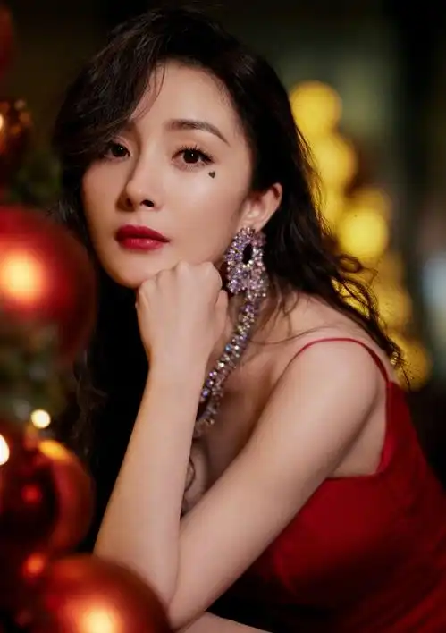 杨幂又穿例假裙,看她勒出过山车身材后不愧能迷住小鲜肉 杨幂又穿例假裙,看她勒出过山车身材后不愧能迷住小鲜肉