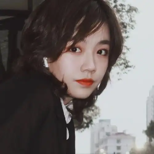 甜美系女头像侧脸刘海