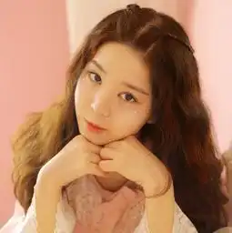  治愈系粉色少女,室内温馨照,甜美可人