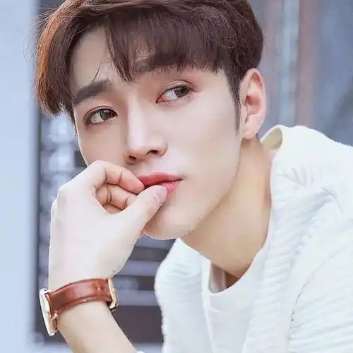 治愈系男生头像欧美陈奕