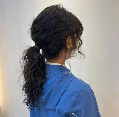 港风小卷发,发量少的女生就这么烫 港风小卷发,发量少的女生就这么烫