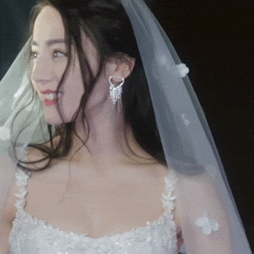 穿婚纱的女星多惊艳,杨紫甜美,毛晓彤港风,看到她,不愧是天仙 穿婚纱的女星多惊艳,杨紫甜美,毛晓彤港风,看到她,不愧是天仙