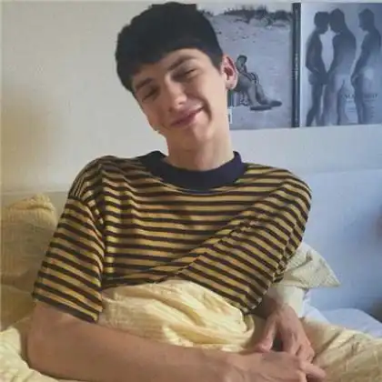  欧美冷淡风男头像,可怕的是为孤单去将就