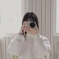  背景白色的女生头像白色背景的女生简单头像