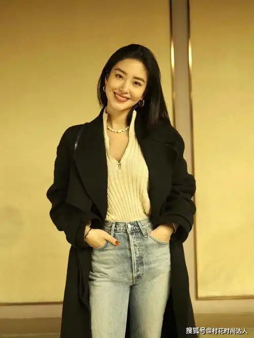 杨采钰的港风穿搭绝了,玛丽珍皮鞋有魅力,日常穿搭秒变摩登女孩 杨采钰的港风穿搭绝了,玛丽珍皮鞋有魅力,日常穿搭秒变摩登女孩