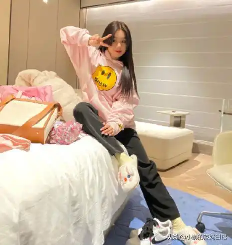 甜美系女头像侧脸粉色系