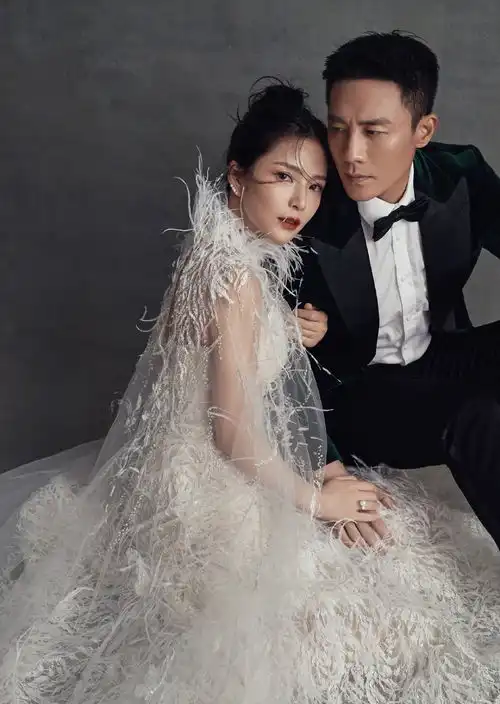 杜淳王灿婚纱大片曝光,轻羽婚纱仙气十足,两人亲密互动狂撒狗粮 杜淳王灿婚纱大片曝光,轻羽婚纱仙气十足,两人亲密互动狂撒狗粮