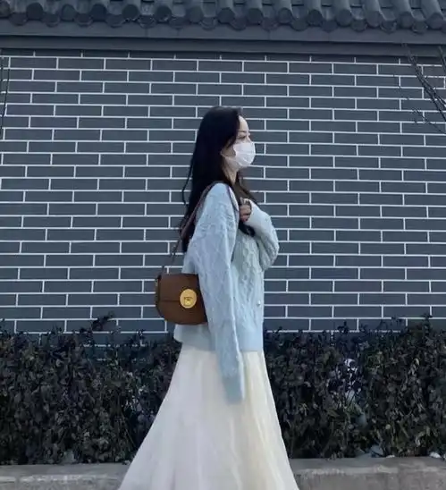 春天女人穿毛衣搭配什么裙子好看 春天女人穿毛衣搭配什么裙子好看