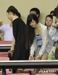  绿地助教娇妻闺蜜走红