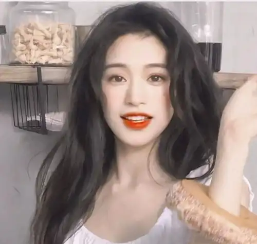  段小薇没有刘海后变港风美女,唐嫣沈梦辰杨幂没刘海却没法看