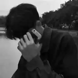 男生头像一个很丧的人,不值得被爱 男生头像一个很丧的人,不值得被爱