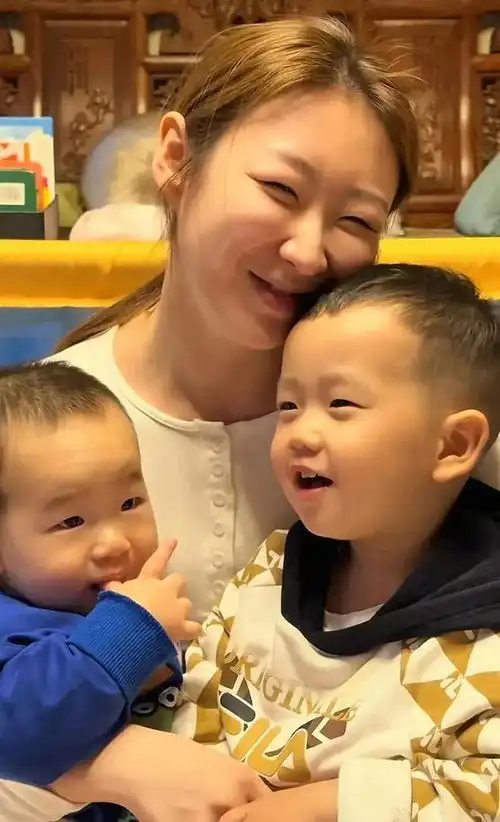 800万粉丝网红姥爷的耀杨复更,妻子佳慧回归,被质疑是剧本 800万粉丝网红姥爷的耀杨复更,妻子佳慧回归,被质疑是剧本