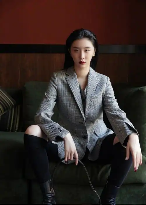  赵小棠的厌世脸也太高级了秋冬穿搭时髦街头范十足,不愧是富婆