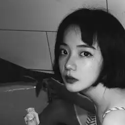  好看霸气的女生头像