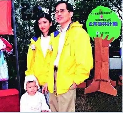  香港四大家族之李嘉诚家族中光环之下
