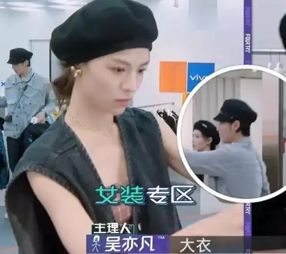 钟楚曦才是真正的女汉子自己抱着一捆衣服爬楼梯,让人佩服 钟楚曦才是真正的女汉子自己抱着一捆衣服爬楼梯,让人佩服