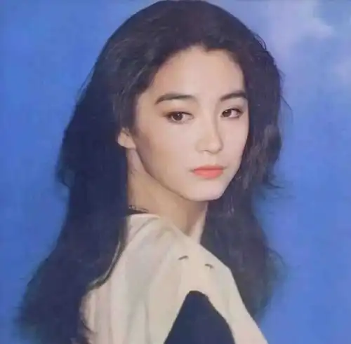 过时单品反成为时髦标签上世纪的复古港风,如今竟让女星都沦陷 过时单品反成为时髦标签上世纪的复古港风,如今竟让女星都沦陷