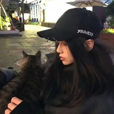 鸭舌帽侧脸女生头像戴鸭舌帽帅气女生 鸭舌帽侧脸女生头像戴鸭舌帽帅气女生