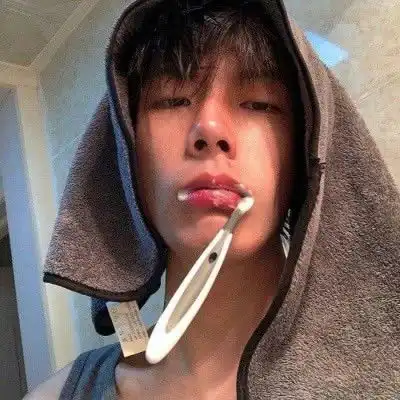  刷牙时,需要刷舌头吗很多中学生搞错,难怪一张嘴就臭烘烘