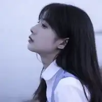  女生头像黑白侧脸长发女生黑长直侧脸头像图片