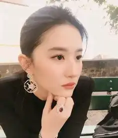  小龙女刘亦菲和杨过黄晓明出席活动,网友好配