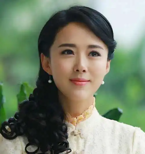  她是宝莲灯里面的嫦娥,今40岁参加活动成全场焦点,网友惊艳