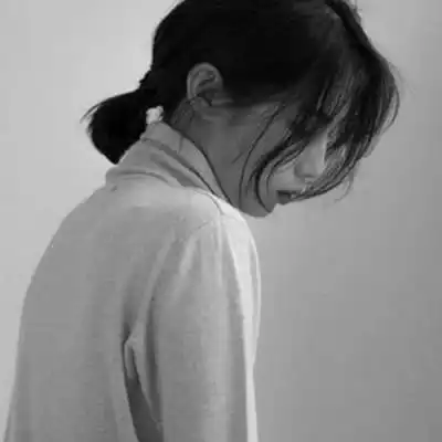  伤感女头侧脸韩系高清低头伤感头像图