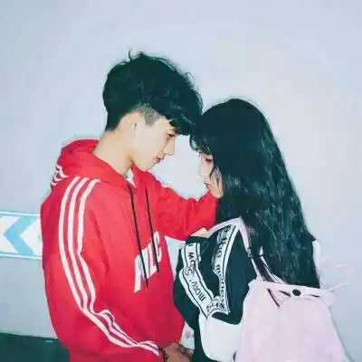 黑色系闺蜜头像高级kiss