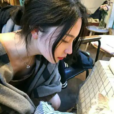 甜美系女头像侧脸情侣头
