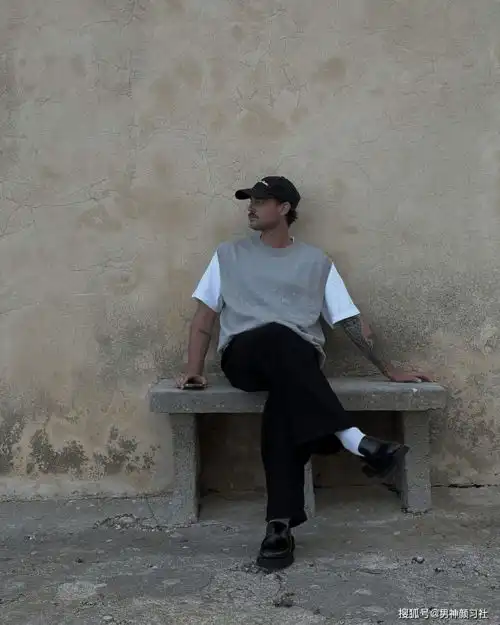 安静而有力,会穿黑色系的男人,才是真正的有品位的 安静而有力,会穿黑色系的男人,才是真正的有品位的