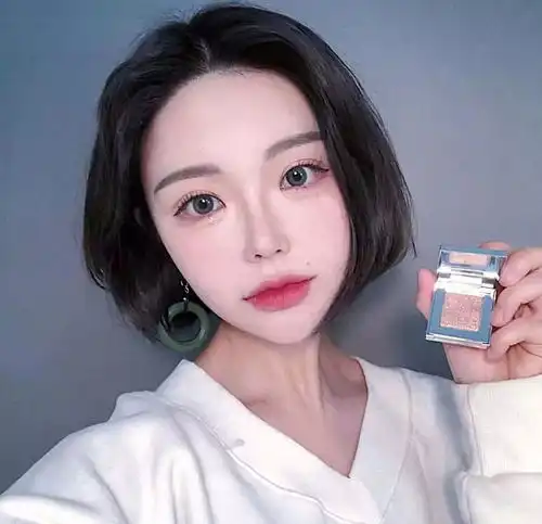 白色治愈系壁纸头像女短