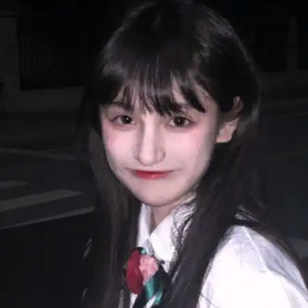 甜美系女头像侧脸腮红