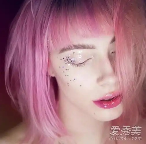 任何外国美容博客的头发颜色都是如此美丽,以至于你怀疑你的生活