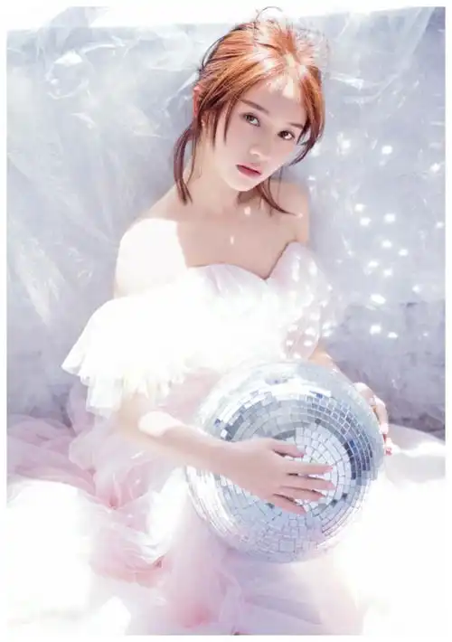  漂亮影视美女明星付梦妮白色长裙仙气十足写真