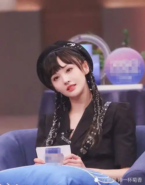  郑爽大胆挑战超短齐刘海,本以为很违和,结果美成真人版小丸子